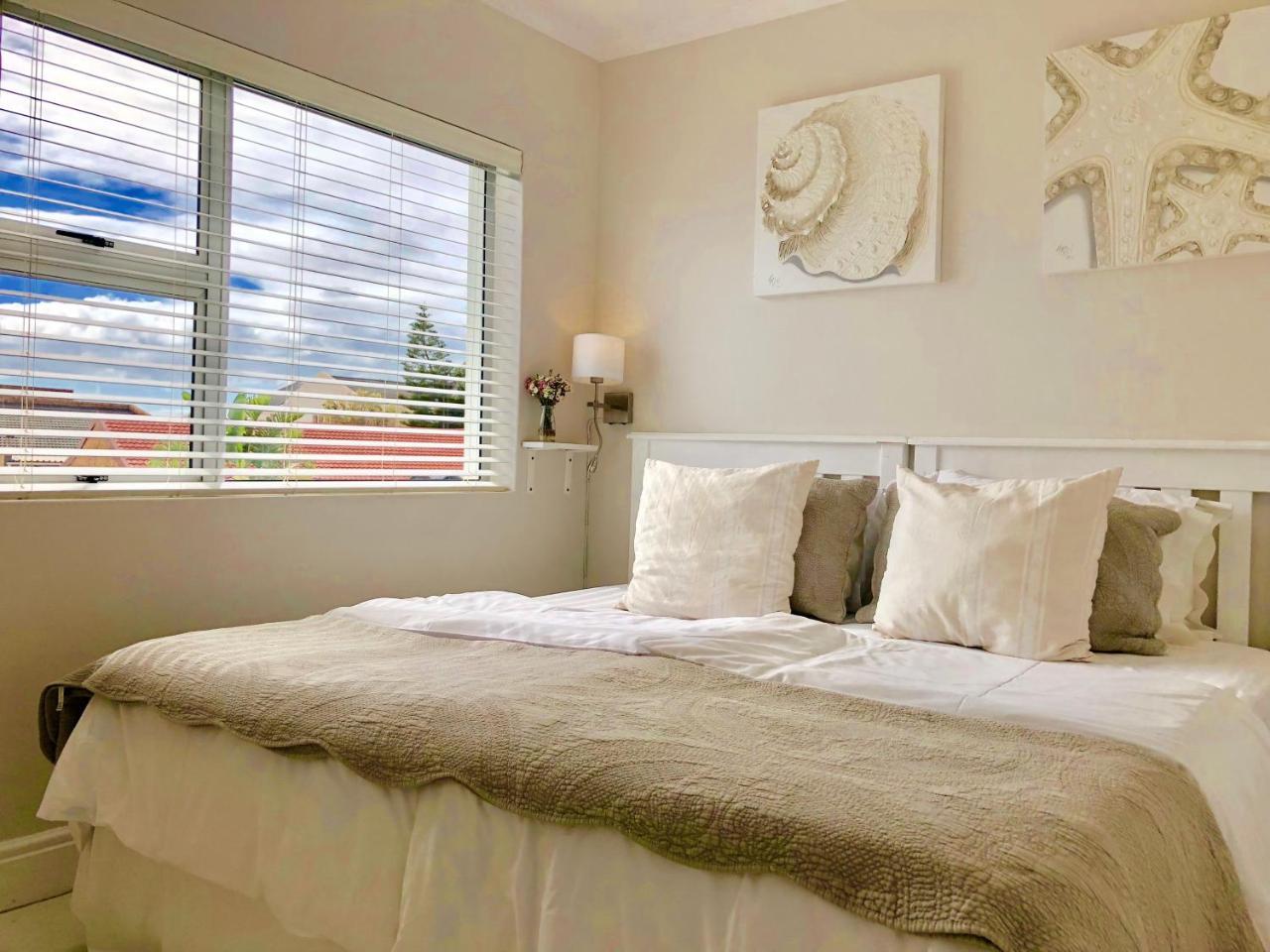 5 Options Guest House Bloubergstrand Esterno foto