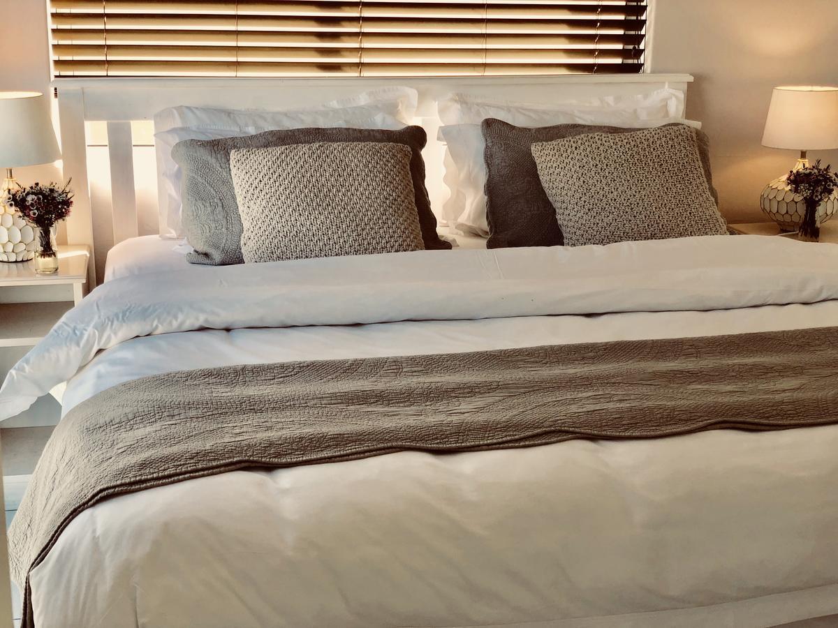 5 Options Guest House Bloubergstrand Esterno foto