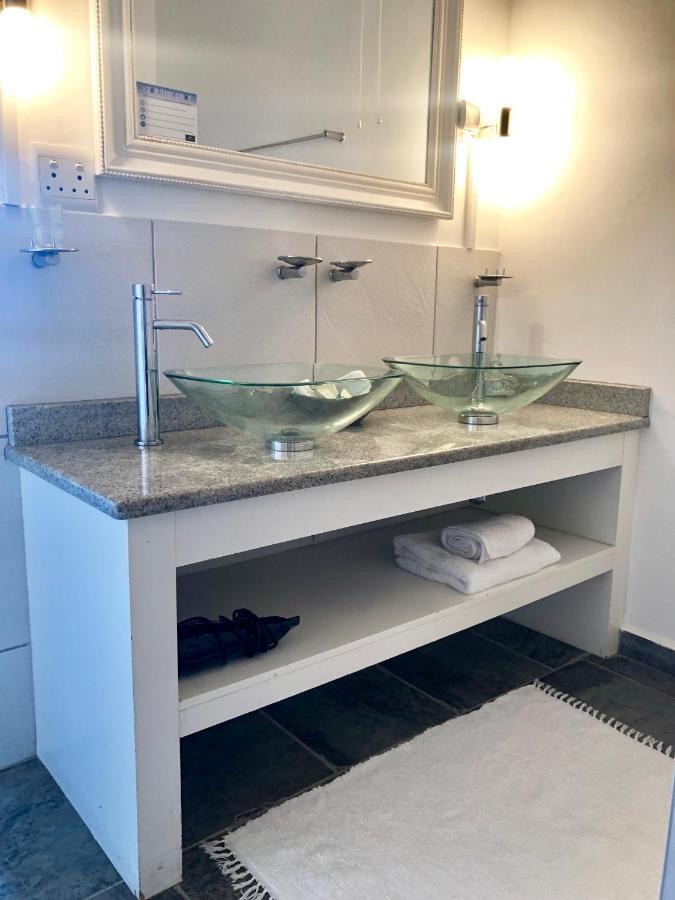 5 Options Guest House Bloubergstrand Esterno foto