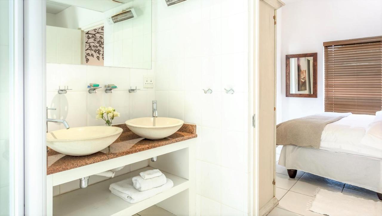 5 Options Guest House Bloubergstrand Esterno foto