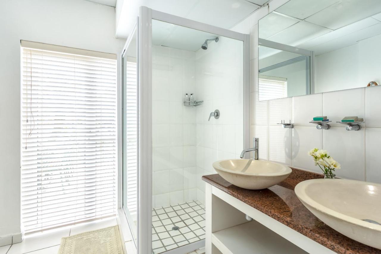 5 Options Guest House Bloubergstrand Esterno foto