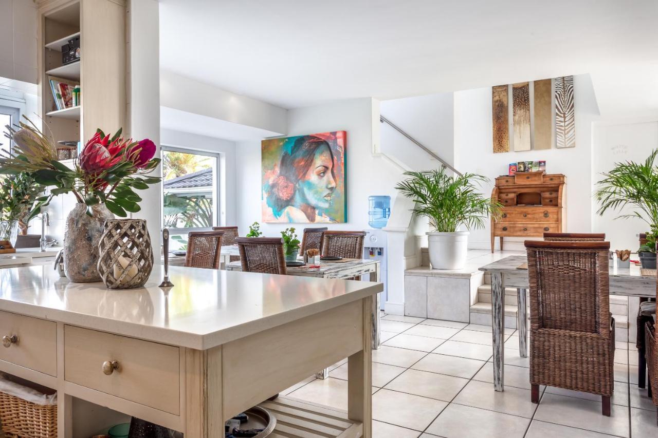 5 Options Guest House Bloubergstrand Esterno foto